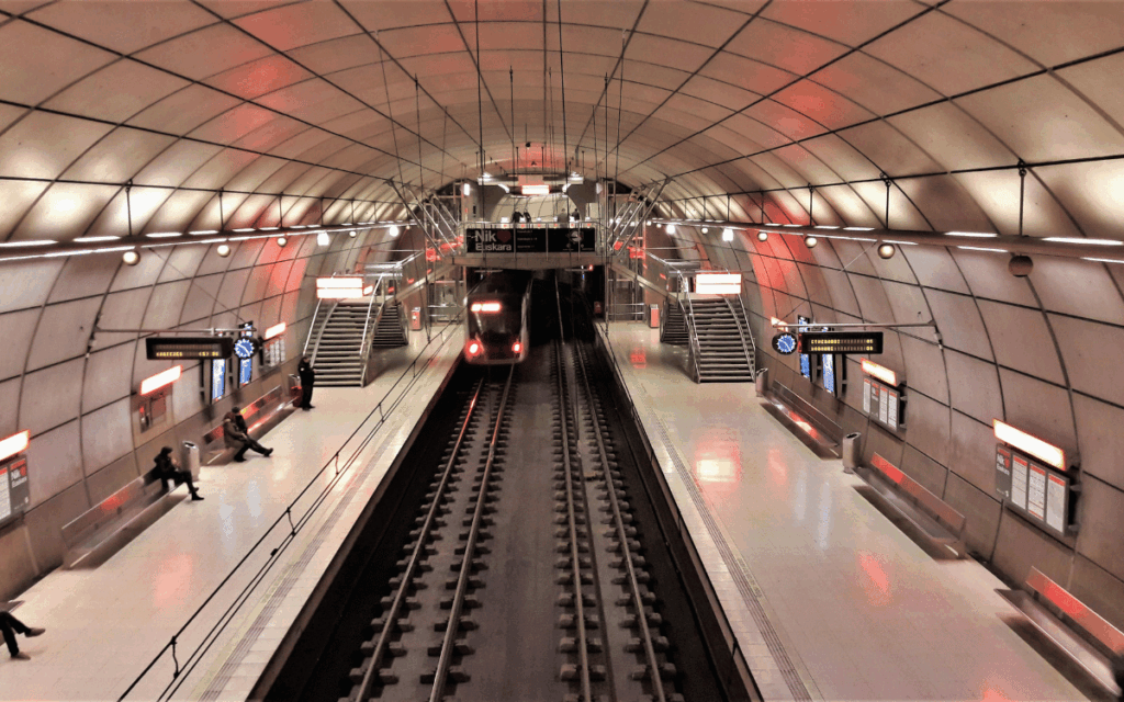 empresas ferroviarias en España realizando trabajos en vía
